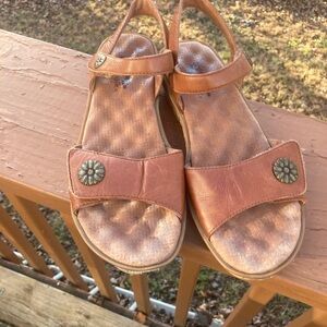 Soft Walk brown leather sandals